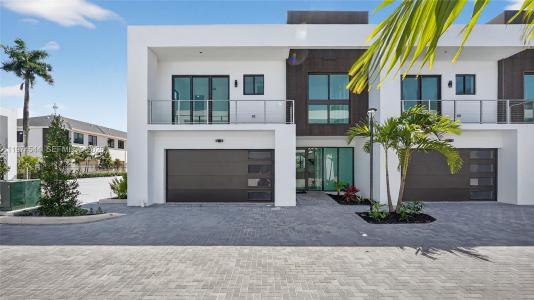 4648 SW 32ND AVE B3, Dania Beach, Florida 33312