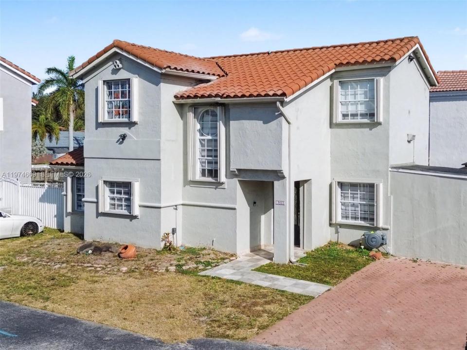 12689 NW 10th Way, Miami, Florida 33182, USA