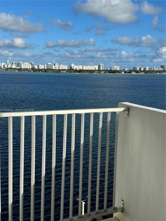 7545 E Treasure Dr 9I, North Bay Village, Floride 33141, États-Unis