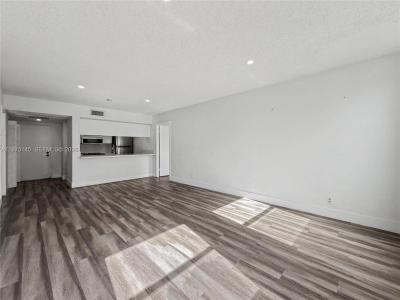 8120 Geneva Ct 453, Doral, Florida 33166, USA