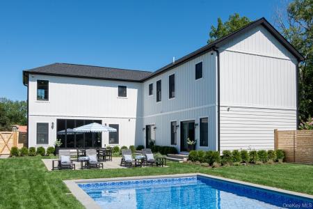 70 Arshamomaque Avenue, Southold, New York 11971, USA
