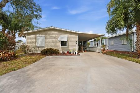 566 Dolphin Circle, Barefoot Bay, Floride 32976, États-Unis