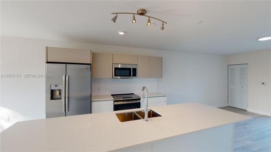 2555 NE 193rd St 2224, Miami, Florida 33180, USA
