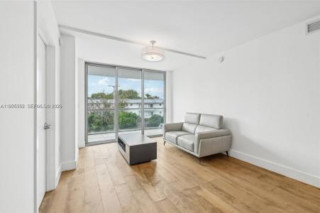 13800 Highland Dr 202, North Miami Beach, Florida 33181, USA