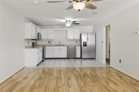 444 Woodward Road 17, North Providence, RI 02904, USA