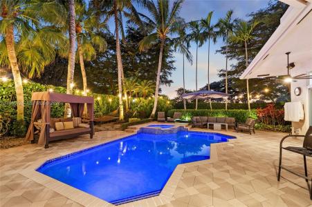 2567 Montclaire Cir, Weston, Florida 33327, USA