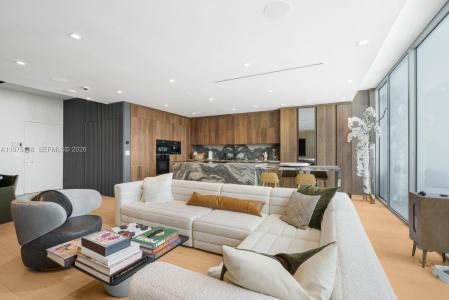 90 SW 3rd St PH-14, Miami, Florida 33130, USA