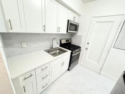 7435 Byron Ave 07, Miami Beach, Florida 33141, USA