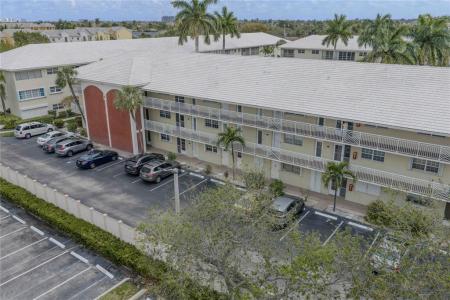 1951 NE 39th St 337, Lighthouse Point Gar, Lighthouse Point, Florida 33064, USA