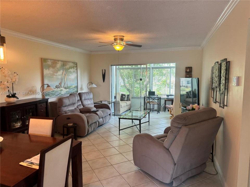 5121 W Oakland Park Blvd 204, Lauderdale Lakes, Floryda 33313, USA
