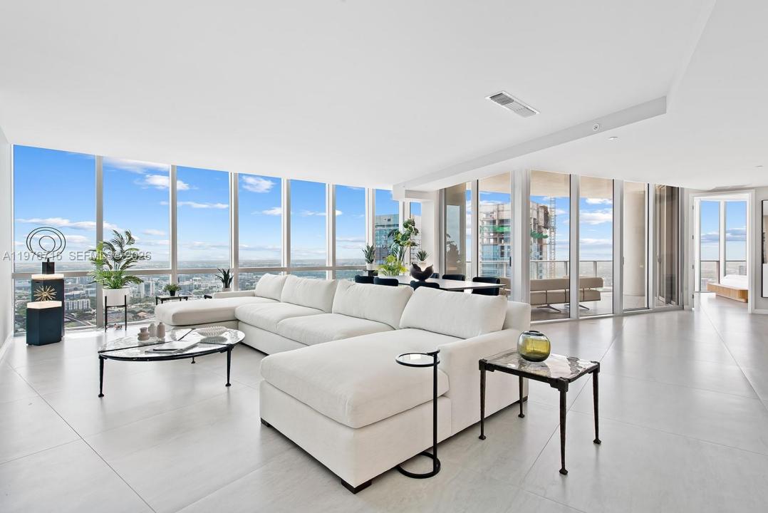851 NE 1st Ave PH 5402, Miami, Floride 33132, États-Unis