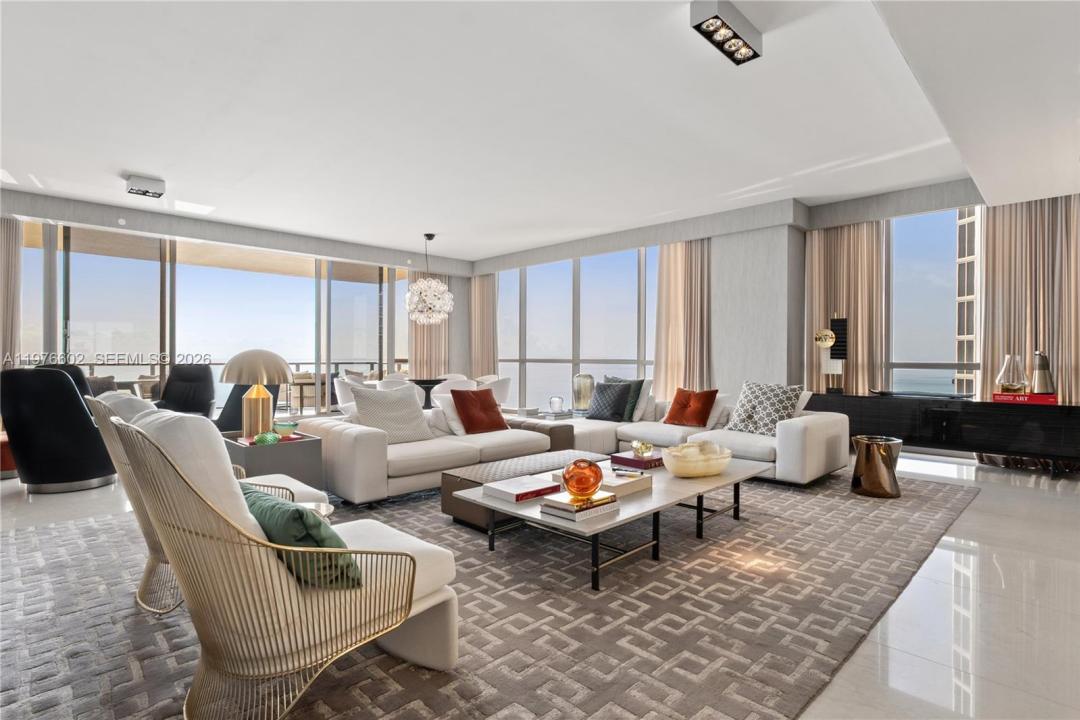17749 Collins Ave 902, Sunny Isles Beach, Floryda 33160, USA