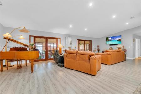 18201 SW 87th Ave, Palmetto Bay, Florida 33157, USA