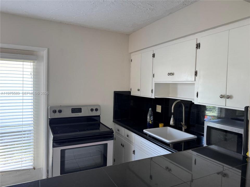 816 NE 10th St 1, Hallandale Beach, フロリダ 33009, アメリカ合衆国