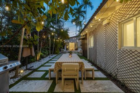 7630 NE 8th Ave, Miami, Florida 33138, USA