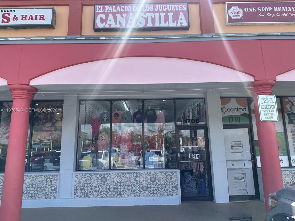 1708 W 68 Street, Hialeah, Florida 33014, Stati Uniti