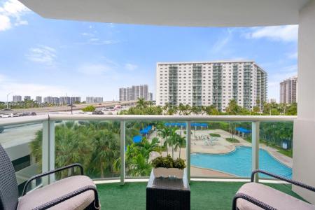 19370 Collins Ave 402, Sunny Isles Beach, Florida 33160, USA