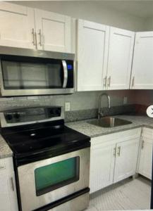 North Miami Beach, Florida 33162, USA