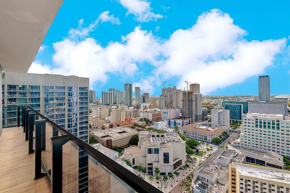 398 NE 5th St 2418, Miami, Floride 33132, États-Unis
