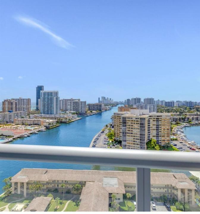 2602 E Hallandale Beach Blvd R3009, Hallandale Beach, Floride 33009, États-Unis