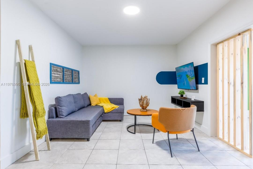 1836 NW 16th Ter, Miami, Florida 33125, USA