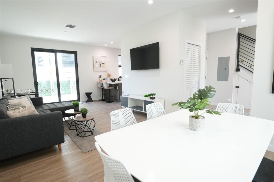 211 SE 4th St 3, Hallandale Beach, Florida 33009, Stati Uniti