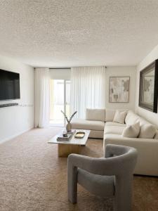 440 S Park Rd 4-102, Hollywood, Florida 33021, USA