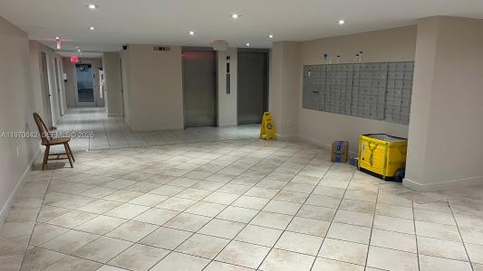 16465 NE 22nd Ave 609, North Miami Beach, Florida 33160, USA