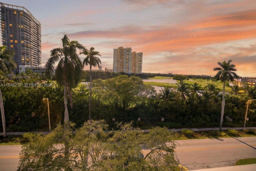 300 Diplomat Pkwy 601, Hallandale Beach, Florida 33009, USA