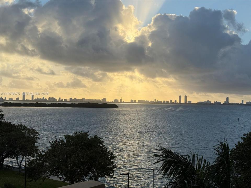 880 NE 69th St 5Q, Miami, Florida 33138, USA
