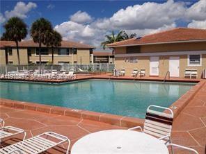 918 Twin Lakes Dr 8-M, Coral Springs, Florida 33071, USA