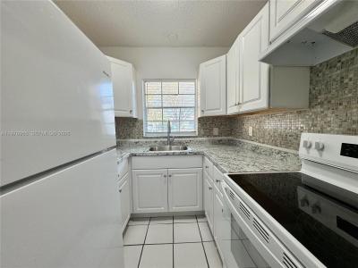 4140 Woodside Dr 107, Coral Springs, Florida 33065, USA