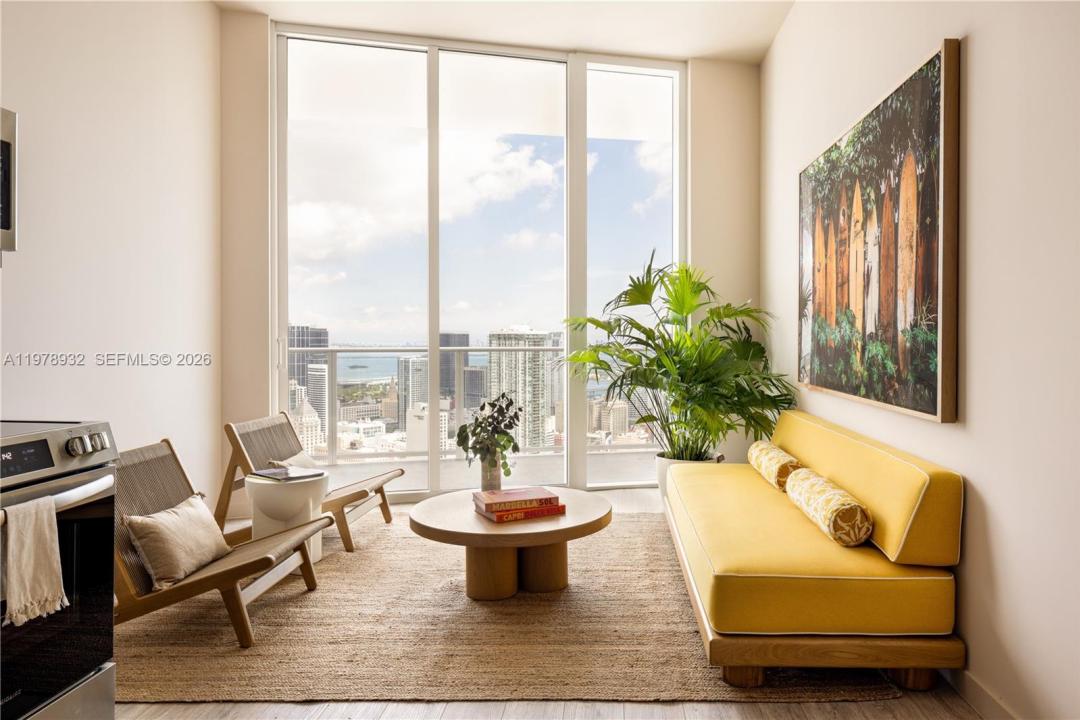 275 SW 6th St 2006, Miami, Floryda 33130, USA