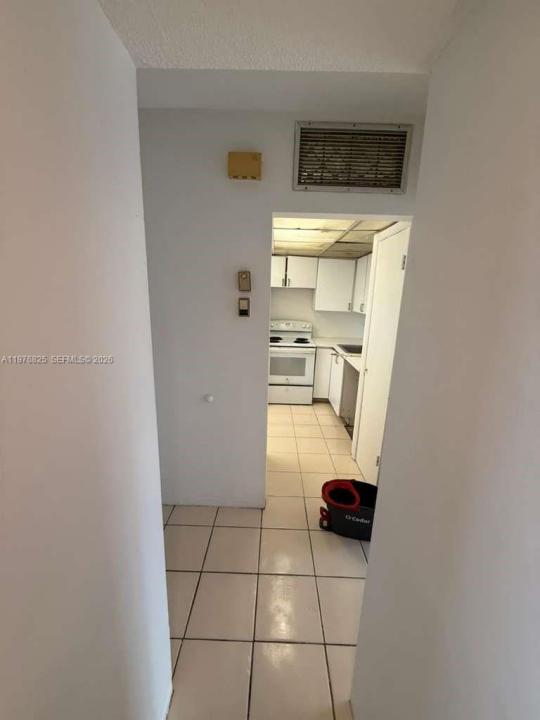 2820 NE 201st Ter F215, Aventura, Florida 33180, USA