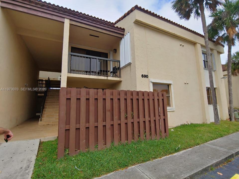 690 W Park Dr 2-204, Miami, Floride 33172, États-Unis
