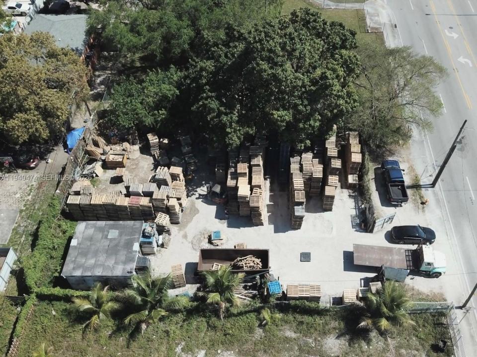 3021 NW 54th St, Miami, Florida 33142, USA