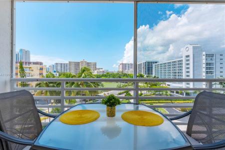 17801 N Bay Rd 607, Sunny Isles Beach, Florida 33160, USA