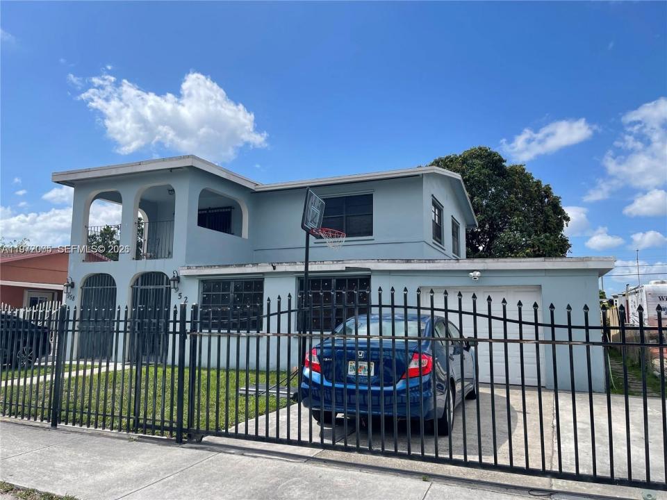 952 E 19th St, Hialeah, Florida 33013, USA