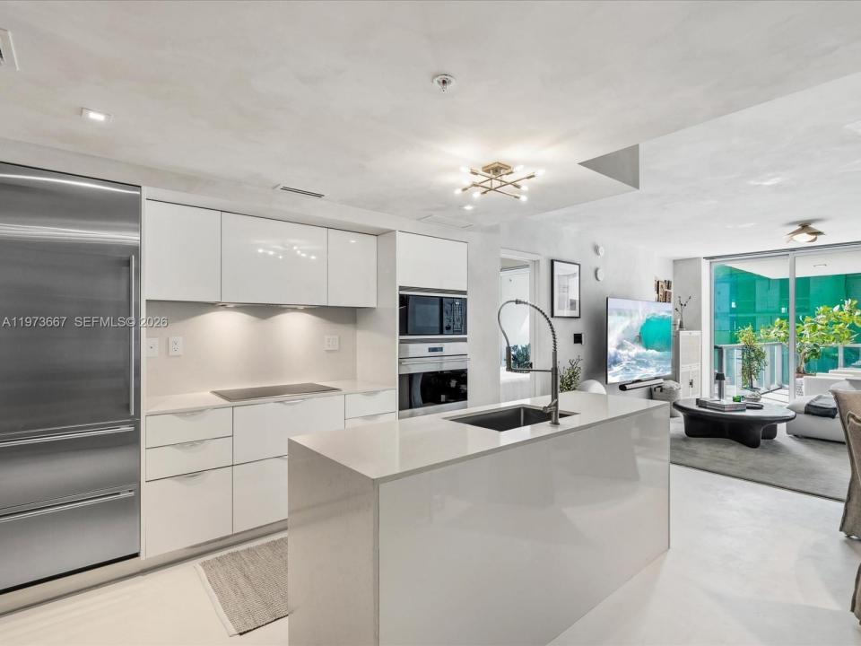 9521 E Bay Harbor Dr 705, Bay Harbor Islands, Florida 33154, Stati Uniti