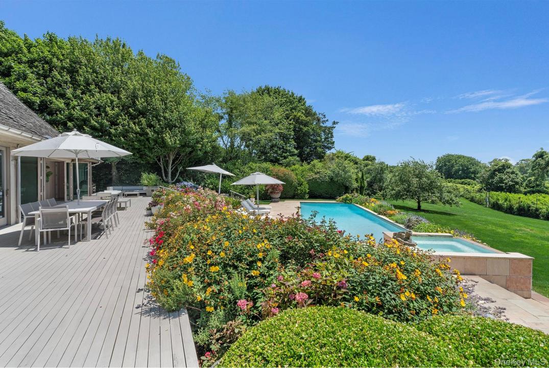 316 Deerfield Road, Southampton, New York 11976, USA