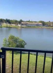 8560 N Sherman Cir 404, Miramar, Florida 33025, USA