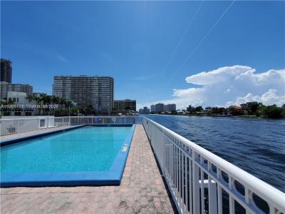 1913 S Ocean Dr 316, Hallandale Beach, Florida 33009, USA