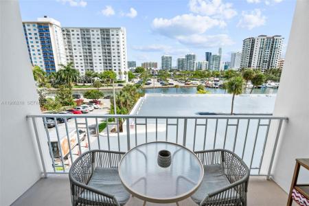500 Bayview Dr 325, Sunny Isles Beach, Florida 33160, USA