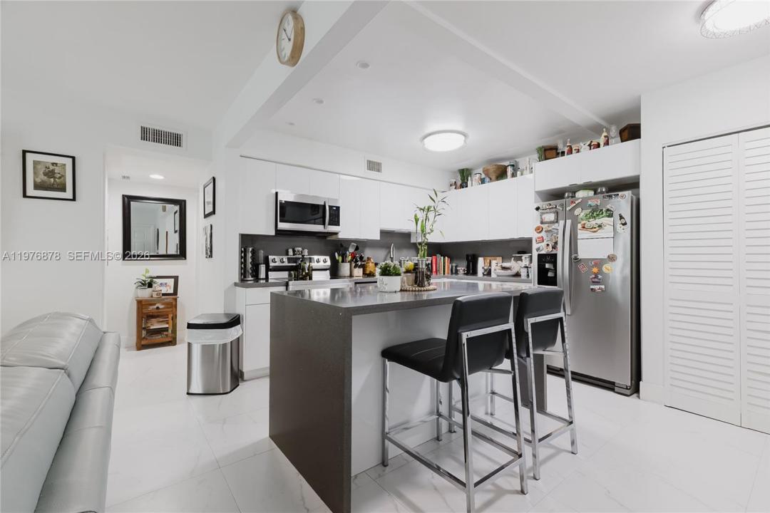 2621 SW 12th Ter, Fort Lauderdale, Florida 33315, USA