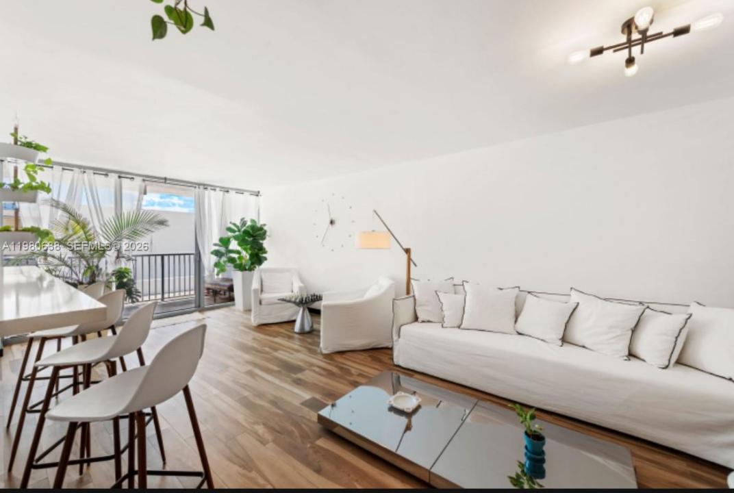 2655 Collins Ave 504, Miami Beach, Floride 33140, États-Unis