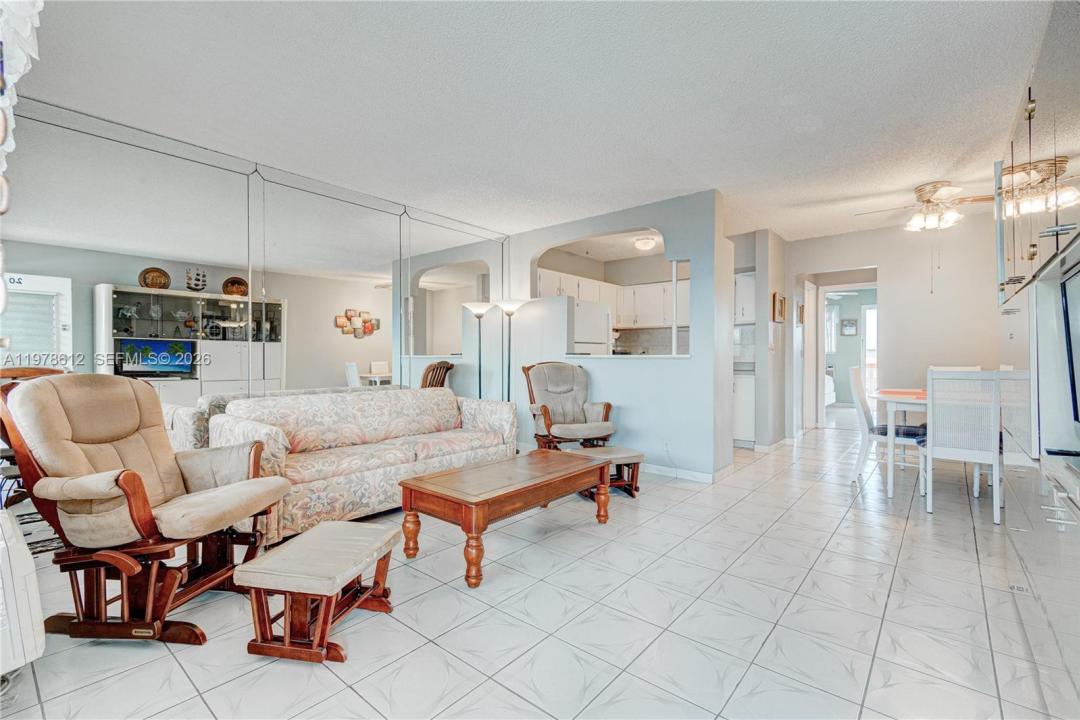800 SW 10th Ter 20T, Hallandale Beach, Floride 33009, États-Unis