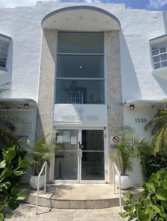 1526 Pennsylvania Ave 15, Miami Beach, Florida 33139, USA