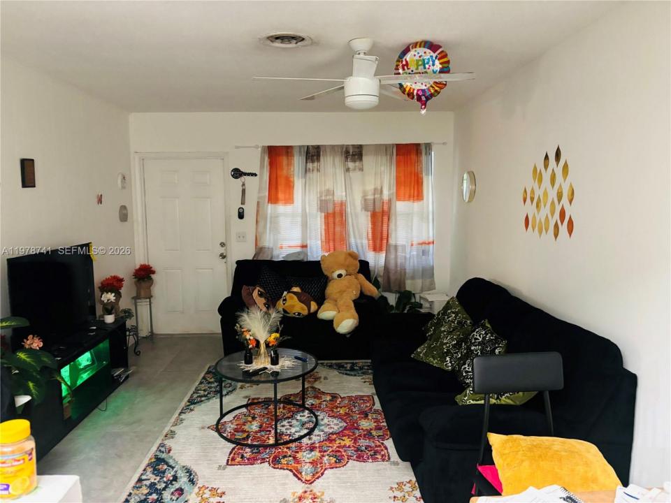 355 NW 32nd St 1-6, Oakland Park, Florida 33309, USA