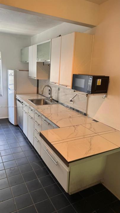424 NE 82nd St 4C, Miami, Floryda 33138, USA