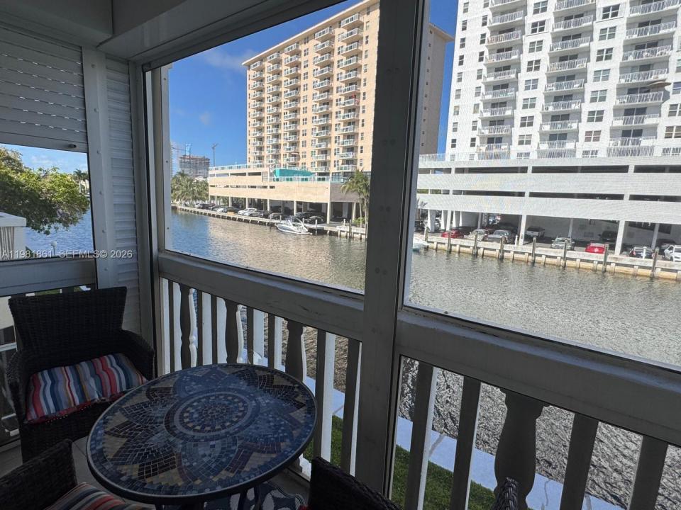 450 Paradise Isle Blvd 209, Hallandale Beach, פלורידה 33009, ארצות הברית של אמריקה